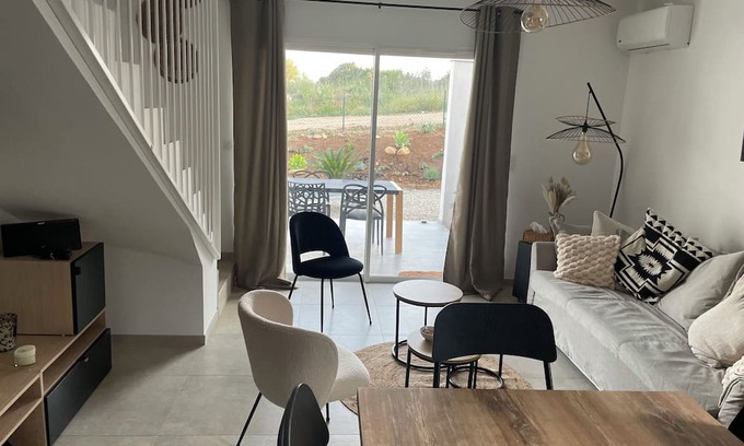 Aleria Apartamento | Appartement Neuf en Duplex Proche Centre Village, 4 kms des Plages. Pépite !