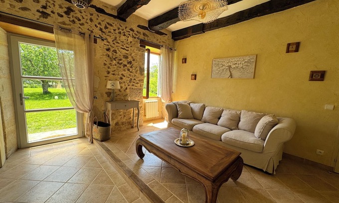 Limeyrat Casa | La Maison Bleue