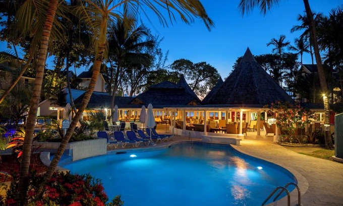 Halcyon Heights Complejo | Enjoy the island feel of the Caribbean at The Club Barbados Resort & Spa