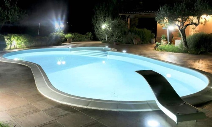 Mockarta Villa | Beautiful private villa for 7 guests with WIFI, private pool, A/C, TV and parking