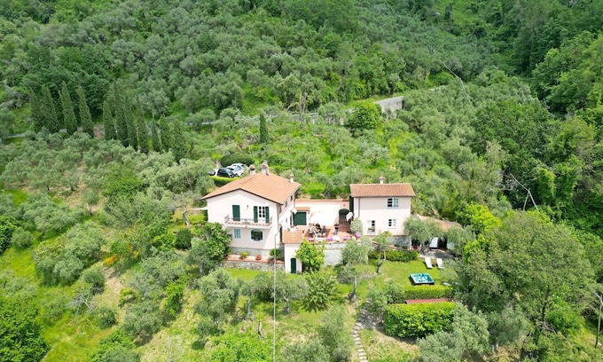 Ortonovo Casa | Stunning villa for 4 people with hot tub, A/C, sauna, WIFI, TV, terrace, panoramic view and par...