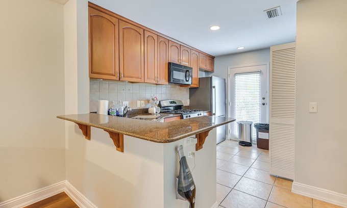Carrollwood Casa | Pet-Friendly Tampa Escape - 7 Mi to Busch Gardens!