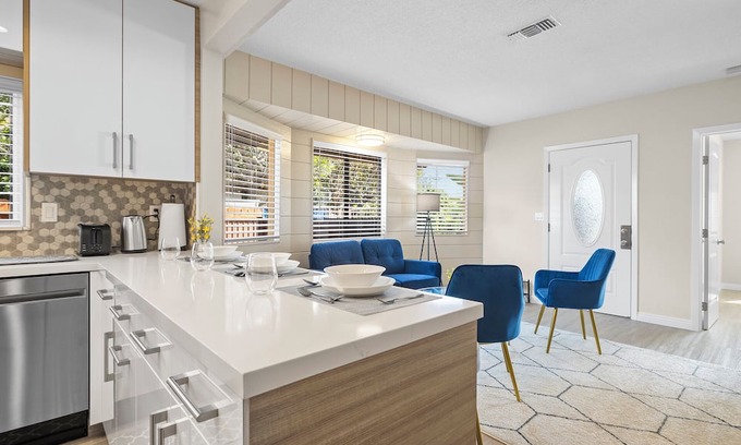 Moorpark Casa | WELCOME to this beautiful calming getaway! Feel at ease once you step inside.