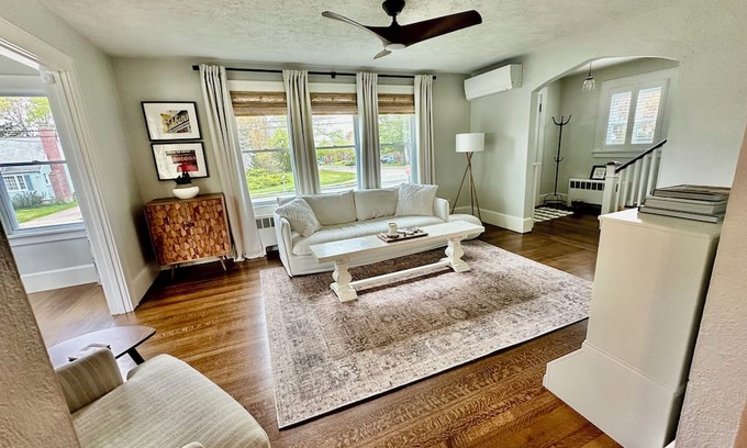 West Mystic Casa | Historic Mystic at it’s best - walking distance to DT & children’s park!