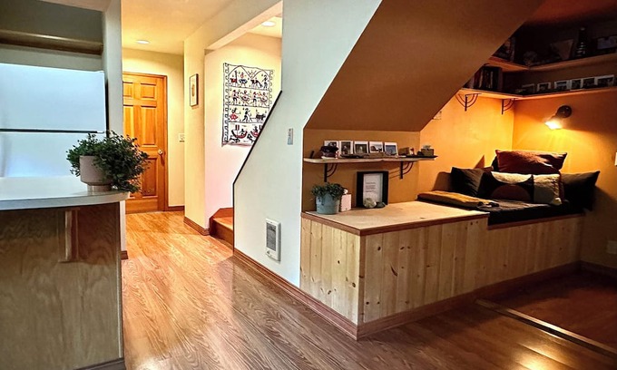 Tillamook Cabina | Private waterfall, 3 acres of forest, 400ft of Wilson River, with music & coffee