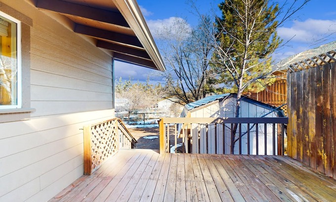 Mountain View Casa | Beautiful home near downtown Bend with wood stove, grill, deck, streaming