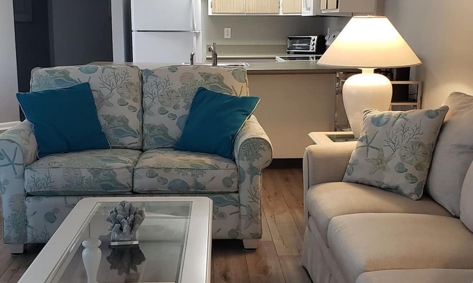 North Wildwood Condominio | Days in July open, must rent the entire 17 days until July 30 not shorter term