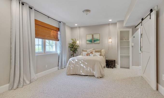 Cary Casa | Suite in Cary with sunroom!