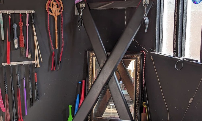 Arlington Casa | UNIQUE DUNGEON RETREAT - Experience your own 50 Shades of Gray Kink Adventure 😈