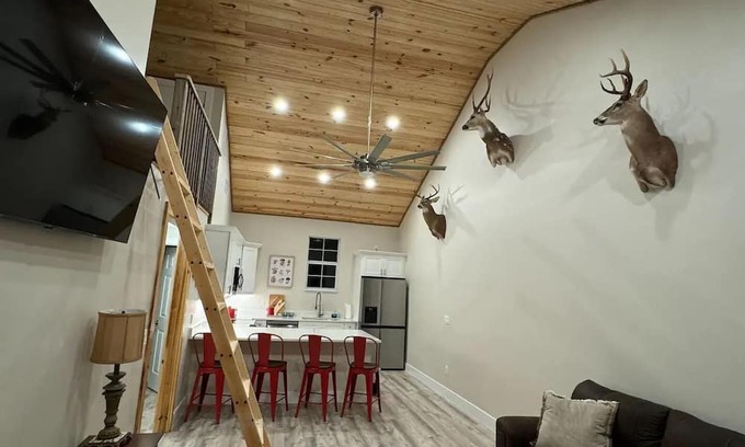 Naples Cabina | The DDD - Triple D Duplex Fishing Lodge