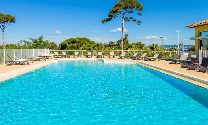 Le Brusc Apartamento | Nice Apartment With Sleeping Cabin in the Provence