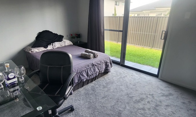 Ballina Casa | Modern Guest Suite A/C, spa, walk to shops, airport, cinema, restaurants, creek.