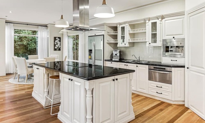 Mount Dandenong Villa | Cosy Villa among the nature. nice warm with central heating and fireplace