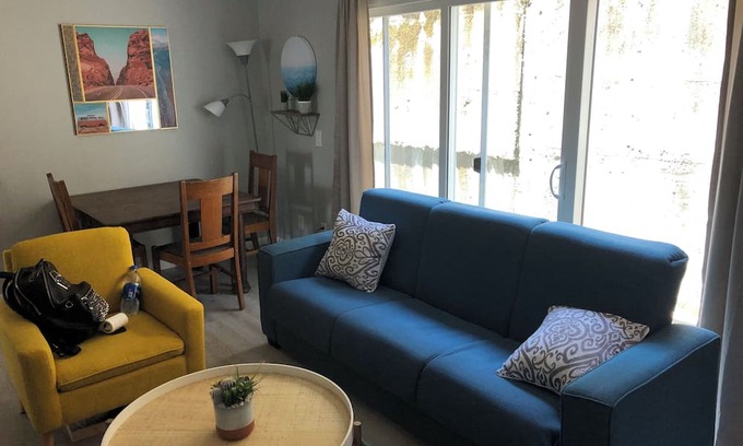 Belmont Apartamento | Lovely 2-bedroom apartment in Belmont with small patio and 2-carport space