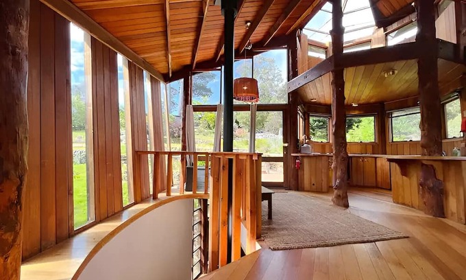 Ridgeway Casa | ✰Unique Wilderness Retreat 10 mins to CBD ✰ Bath, Heated Floors, Smart TV✰