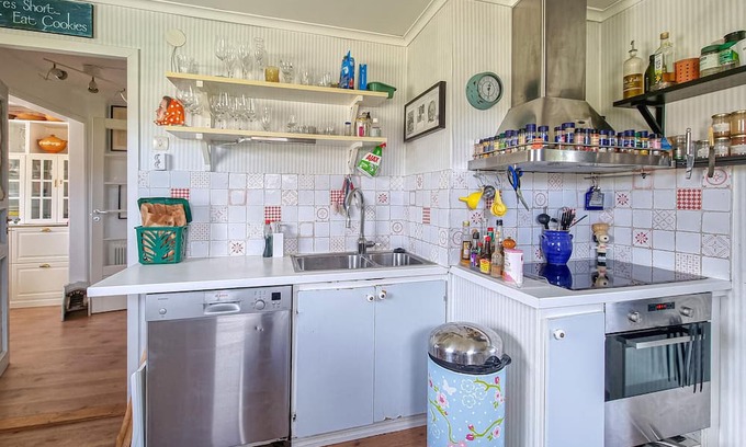 Bjorholmen Apartamento | Enjoy a peaceful vacation in this charming vacation apartment on the Swedish west coast.