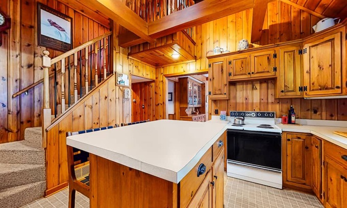 Minocqua Casa | Lakeside retreat with four bedrooms, yard, dock, balcony, & washer/dryer