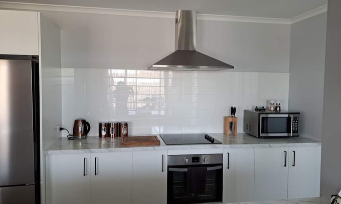 Richmond Casa | Richmond Tasman Nelson. New 3bdrm. 2 Bathroom House with Double Garage. Central
