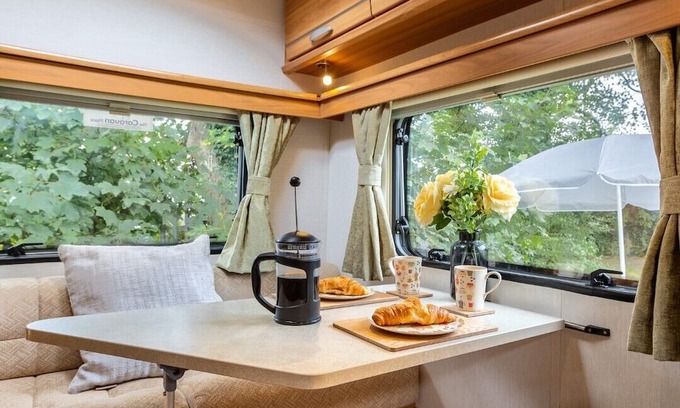 Whitchurch Casa | Luxury Lunar Caravan Sleeps 6