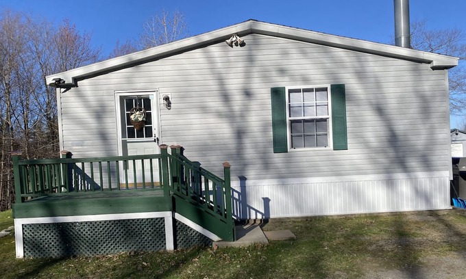 North Lake George Cabina | Hidden gem in Hague with spectacular Lake George view