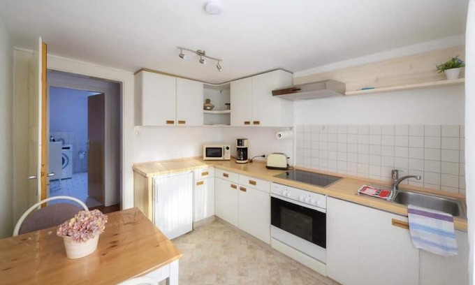 Lippstadt Apartamento | Apartment 'Wohnung Am Kurpark' with Wi-Fi