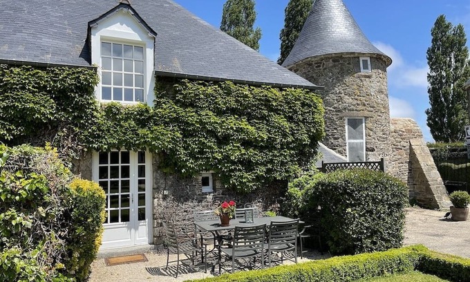 Mont-Dol Apartamento | Manoir de la Bégaudière : Gîte Surcouf