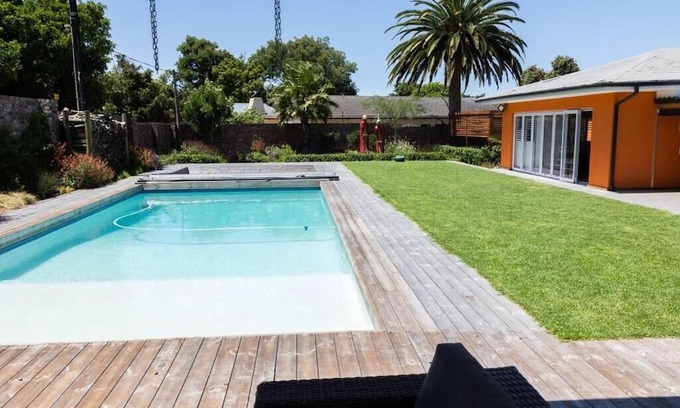 Belville Apartamento | Garten Wohnung mit Pool