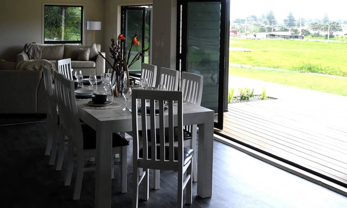 Waitomo District Casa | Mee ‘N G’s Boat Shed Marokopa’s finest luxury stay!