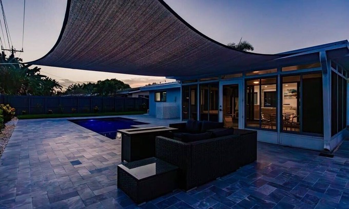 Downtown Fort Lauderdale Casa | Events Welcome - 3B Home w Pool & BBQ - Carport