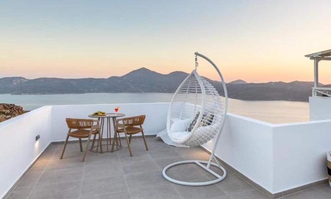 Milos Apartamento | Apartment 'Betty Maisonette with Sea View' with Sea View, Wi-Fi and Air Conditioning
