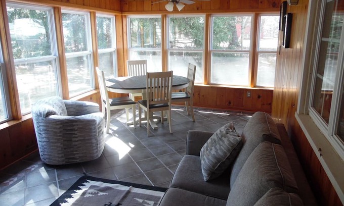Tawas City Casa | Tawas Point Cottage close to State Park and Marina