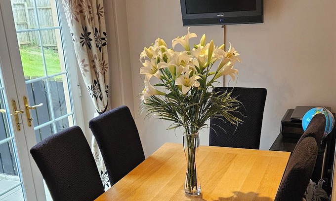 Newcastle Casa | Semi detached home with garage. 3 bedrooms, 3 bathrooms. Treadmill in garage.