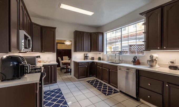North Berkeley Casa | Room in Berkeley Bliss w/ Modern Comforts