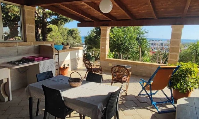 Posto Vecchio Apartamento | Apartment 'Trullo' with Private Terrace, Private Garden and Air Conditioning