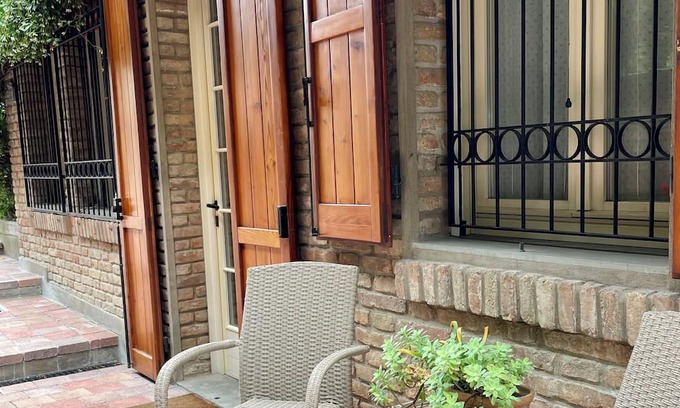 Ferrara Apartamento | Elegant flat 5 min from the centre of Ferrara, with private garden and parking.