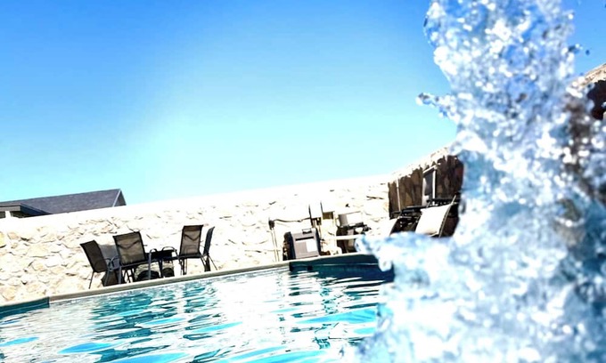 Biggs Field Casa | 6 Bedroom Desert Gateway House w/heated swimming pool