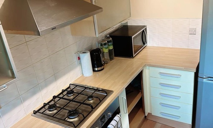 Cambourne Apartamento | 2 Bed Apartment - short and long term stay Balcony & Lakeview