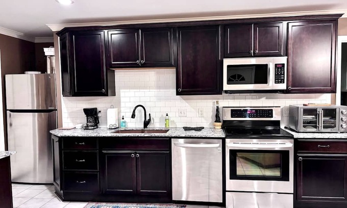 Milton Casa | Sunflower Suite Guesthouse w/Private Patio Hangout