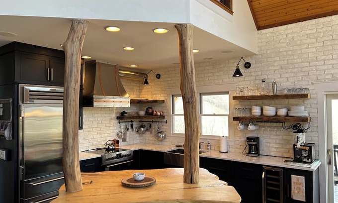 Laurel Ridge Casa | Just One More Day 4BR MNT home with Hot Tub & Fireplace