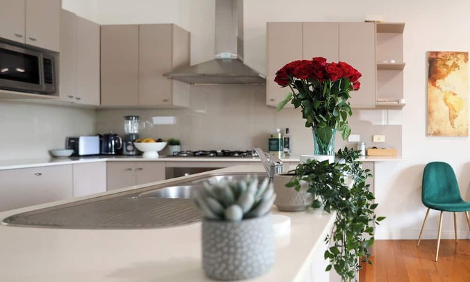 Stafford Casa | Large double story, close to Brisbane CBD in a gorgeous leafy inner north suburb