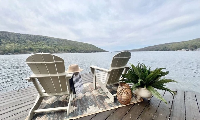 Scott Casa | Skaneateles Lake Escape: Cozy 2BR Waterfront Retreat