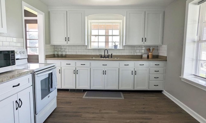 New Holland Casa | New Holland Family Getaway - near Kitchen Kettle Village, Intercourse!