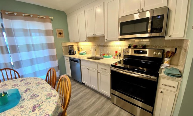 Leeds Point Casa | A Stone’s Throw to the Beach!! Pets considered!!