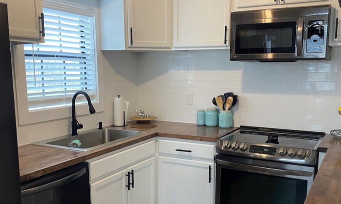 Troy Otro | Cozy Country Farmhouse- 23 mins to Waco and 10 to Temple.