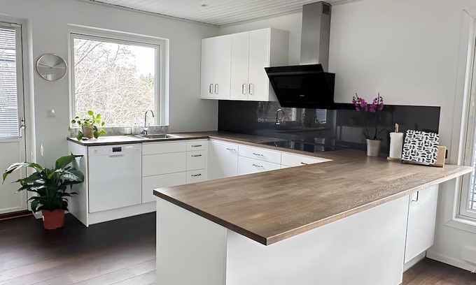 Danderyd Casa | Lyxig Villa med Fantastisk Sjöutsikt - 15 Minuter Från Centrum