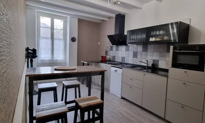 Gauriaguet Casa | Guest House 'Chambre D'hôtes Saphir' with Shared Pool, Wi-Fi and Air Conditioning