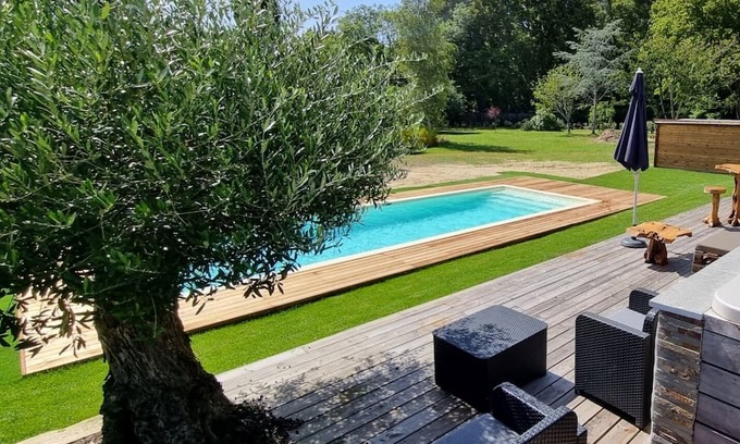Gauriaguet Casa | Holiday Home 'Gîte La Pépite' with Shared Pool, Wi-Fi and Air Conditioning