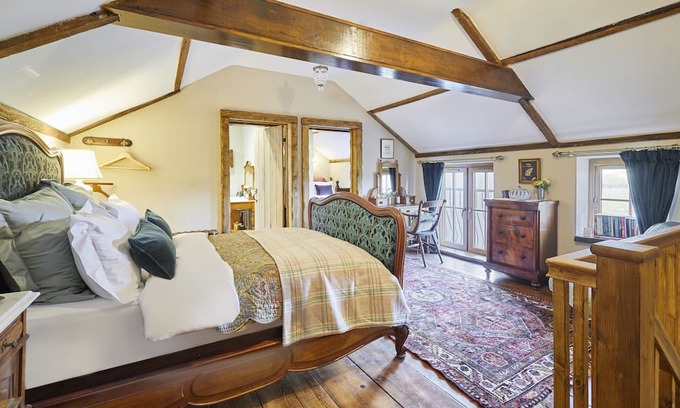 Llangadog Casa | Host & Stay | Gablebach