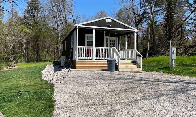 Cadet Cabina | Modern-Sheik Cabin in the Woods