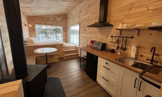 Caraquet Cabina | Le PicBois, Tiny house on the side of the river. Perfect get away to disconnect